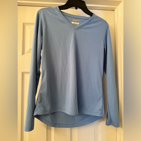 Columbia Tops - Women’s Columbia T-Shirt M